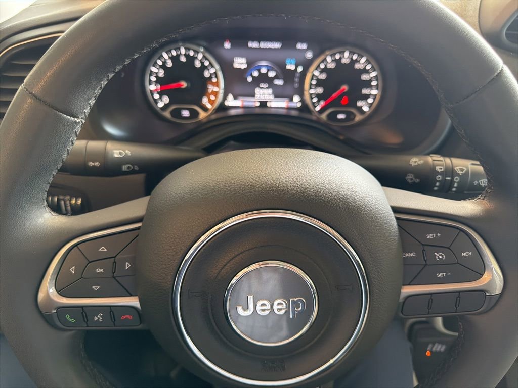 Used 2022 Jeep Renegade Latitude AWD/4WD image 17