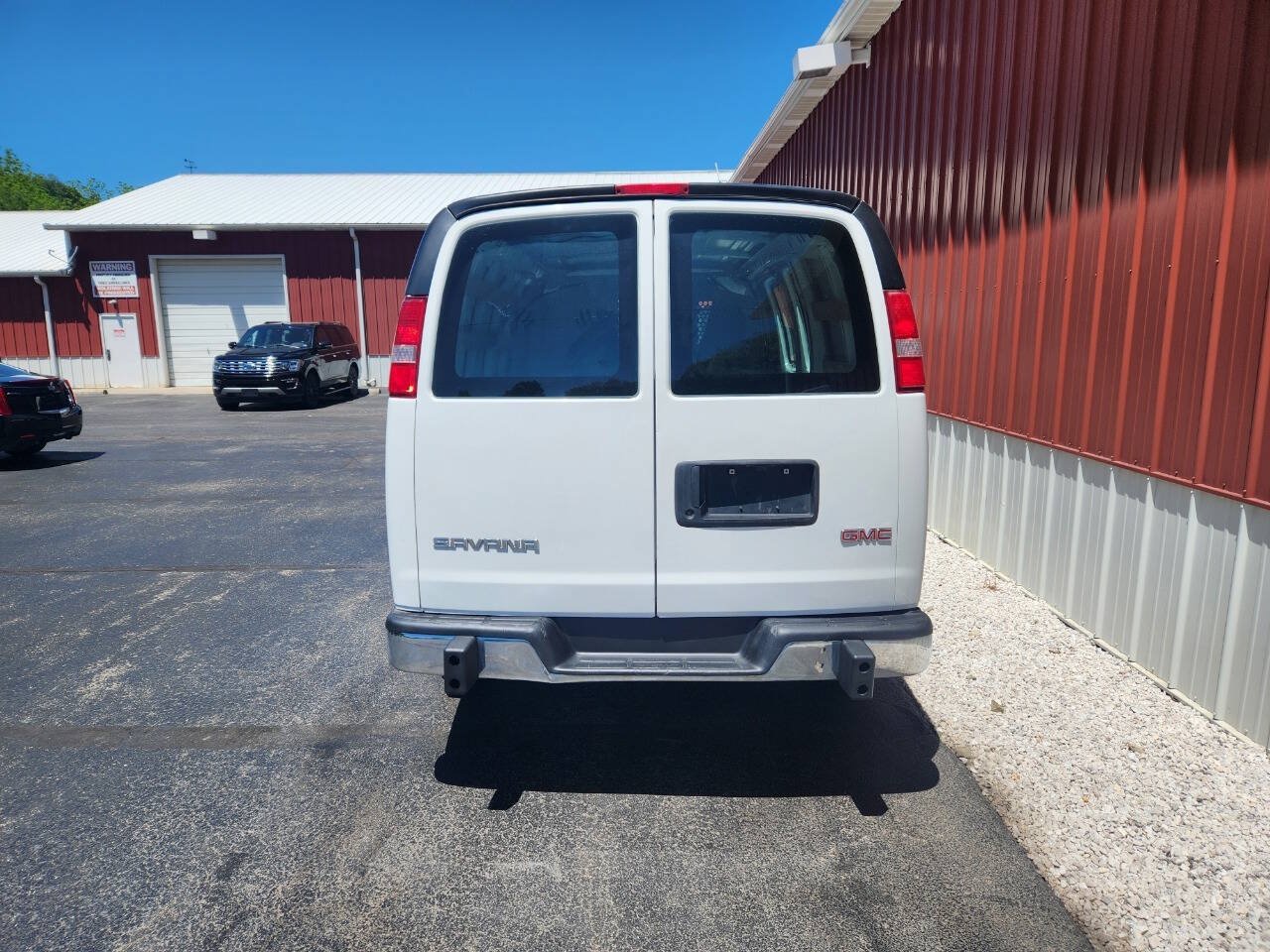 Used 2017 GMC Savana 2500 RWD image 4