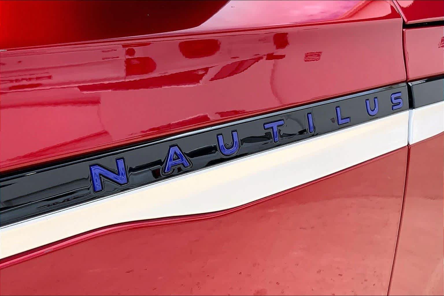Used 2024 Lincoln Nautilus Reserve w/ Equipment Group 202A AWD/4WD image 9