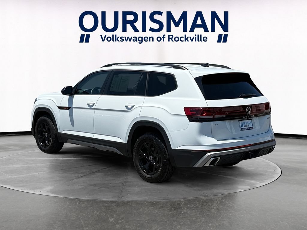 Used 2025 Volkswagen Atlas Peak Edition SE AWD/4WD image 4