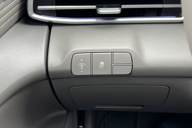 Used 2025 Hyundai Elantra SEL FWD image 37