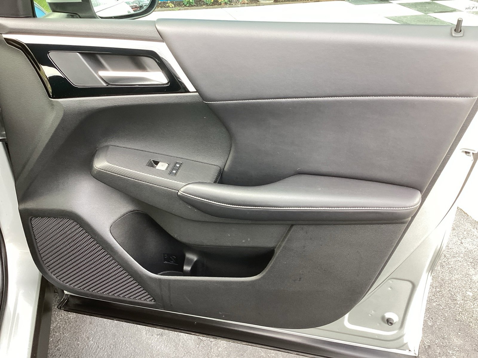 Used 2023 Mitsubishi Outlander SE image 27