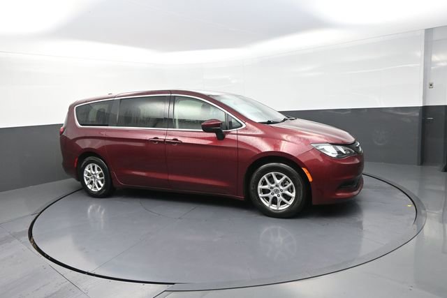 Used 2022 Chrysler Voyager LX FWD image 57