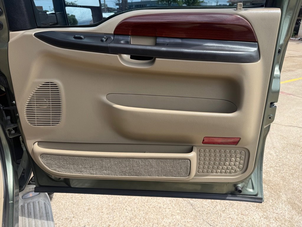 Used 2005 Ford Excursion Eddie Bauer image 30