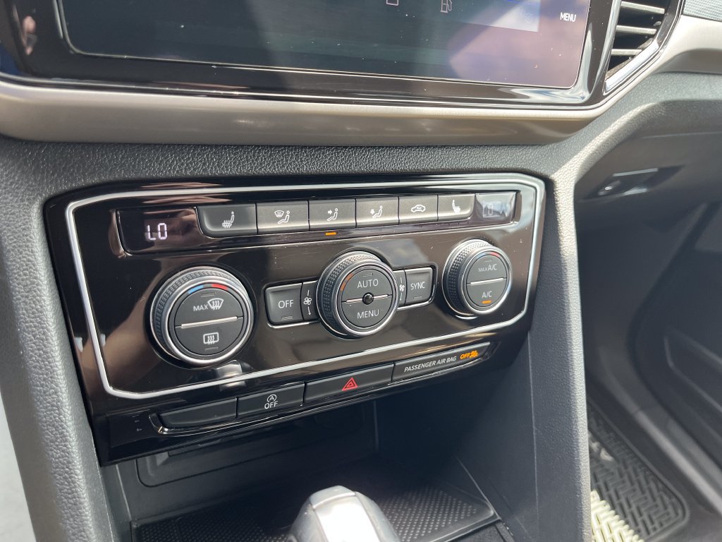 Used 2020 Volkswagen Atlas Cross Sport SEL R-Line AWD/4WD image 21