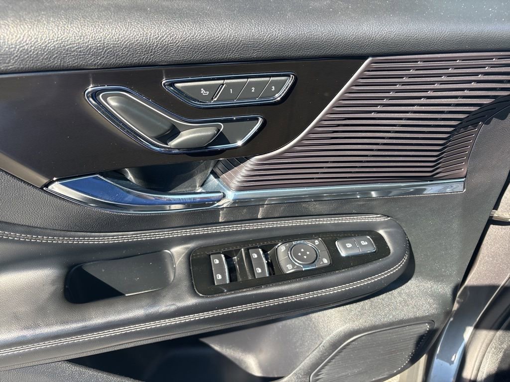Used 2022 Lincoln Corsair AWD w/ Premium Package image 13
