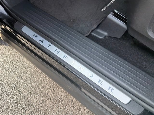 Used 2025 Nissan Pathfinder Platinum w/ Cargo Package AWD/4WD image 14