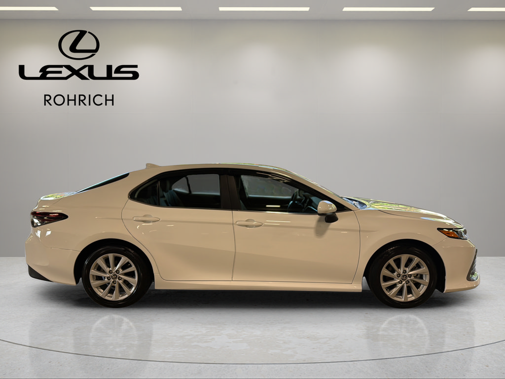 Used 2024 Toyota Camry LE FWD image 5