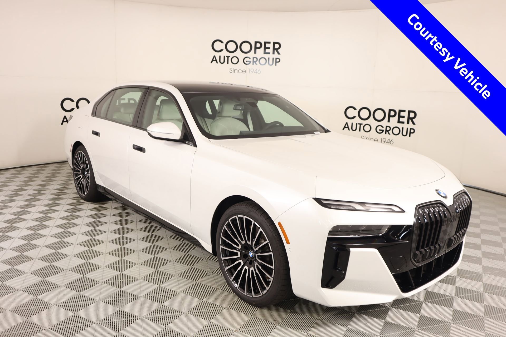 New 2026 BMW 740i RWD image 1