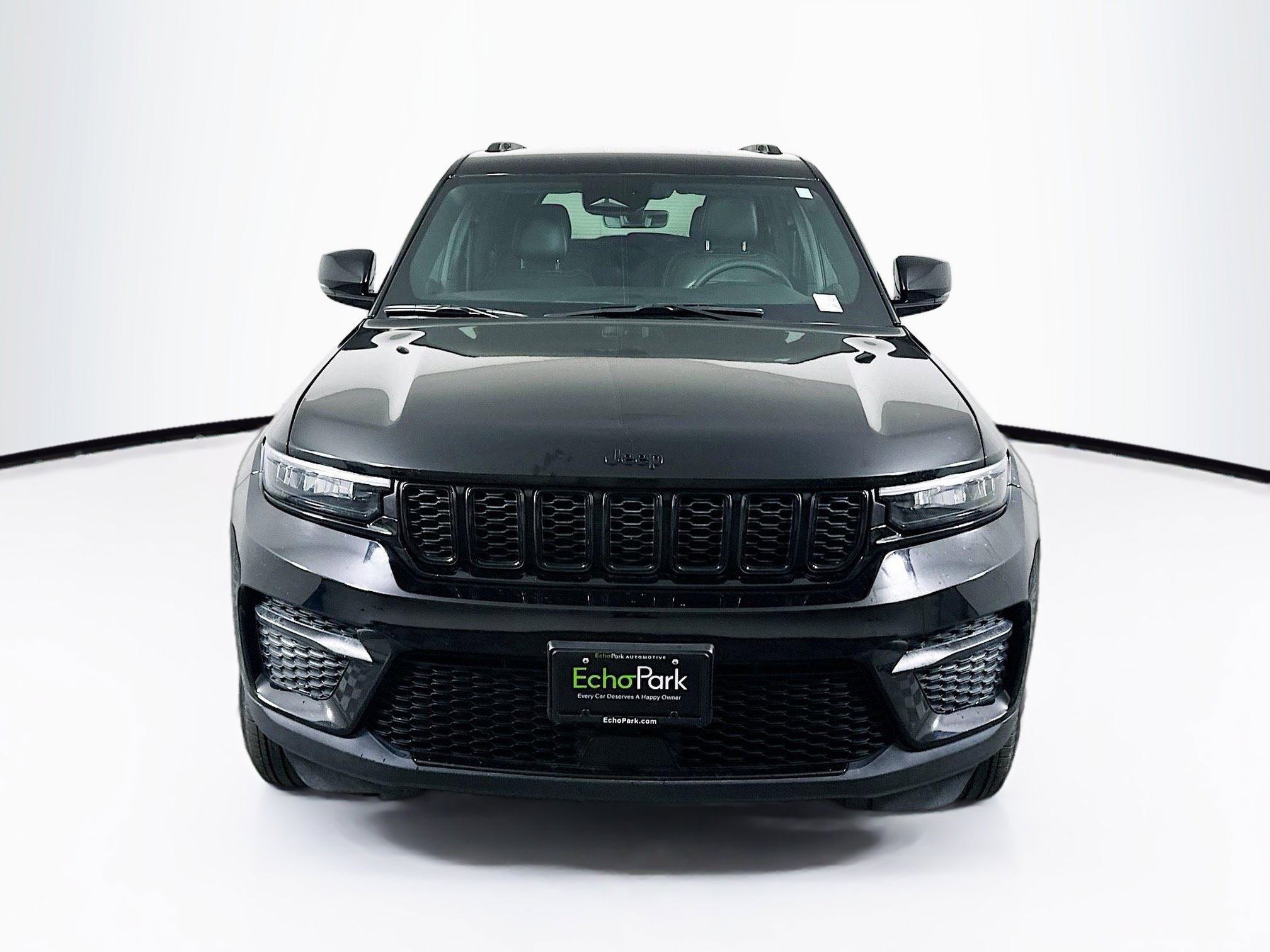 Used 2025 Jeep Grand Cherokee Altitude image 2