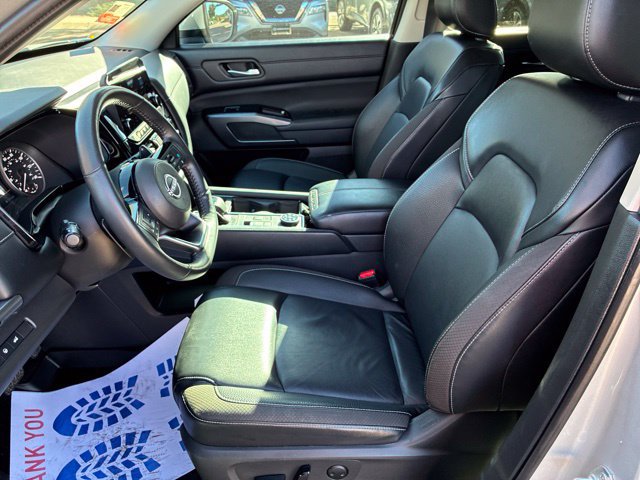 Certified 2024 Nissan Pathfinder SL w/ Black Appearance Package AWD/4WD image 13