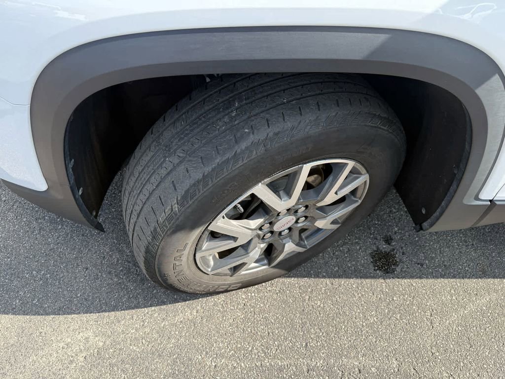 Used 2023 GMC Acadia SLE w/ Driver Convenience Package image 9