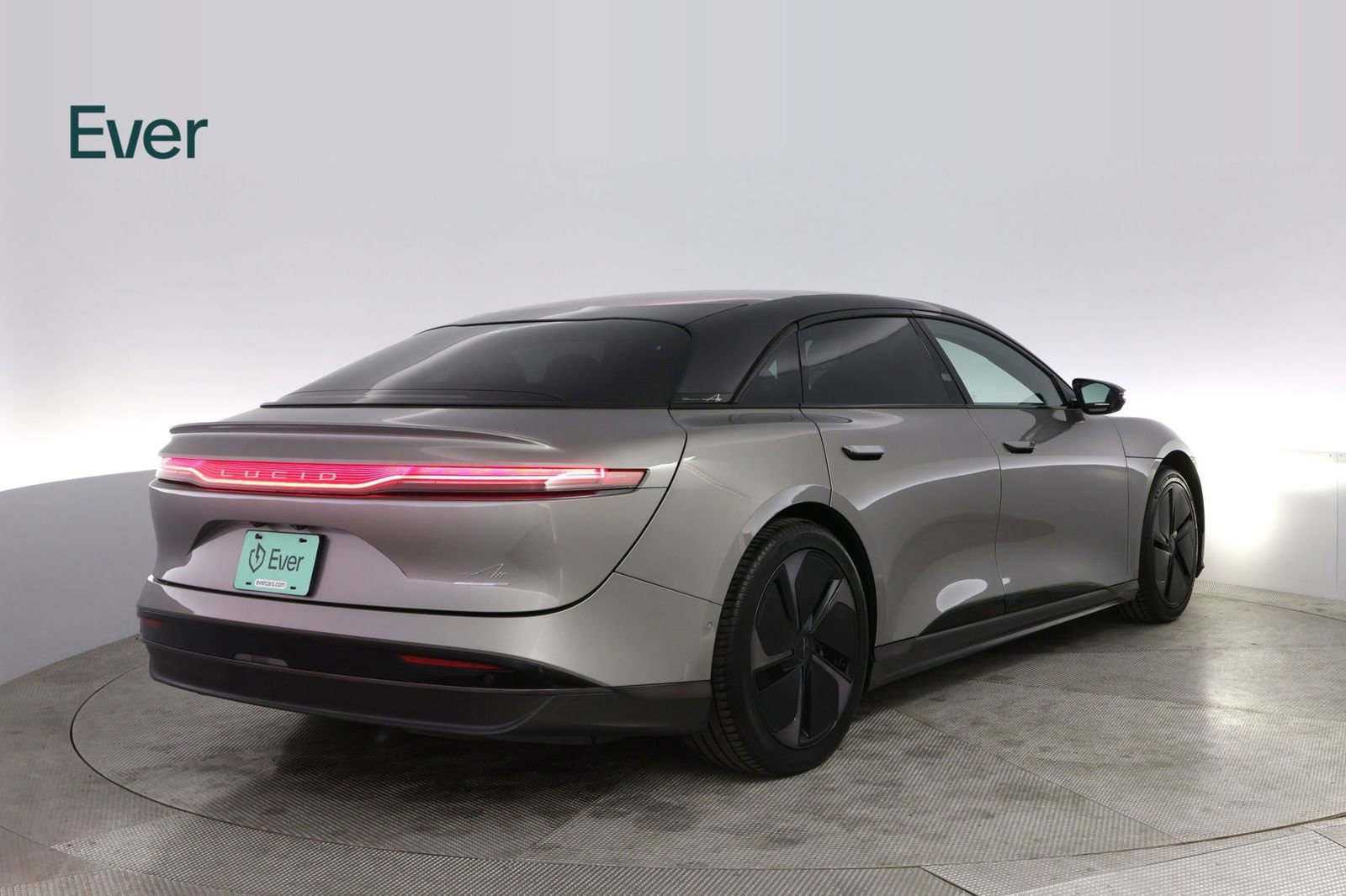 Used 2023 Lucid Air Touring image 3