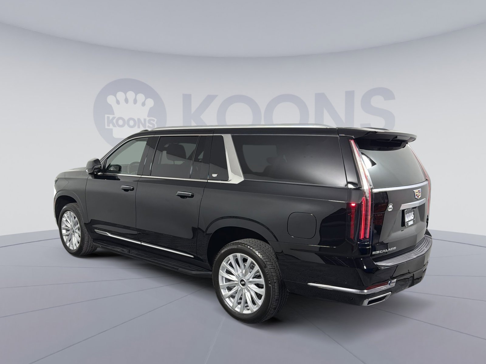 Used 2025 Cadillac Escalade ESV Luxury image 4