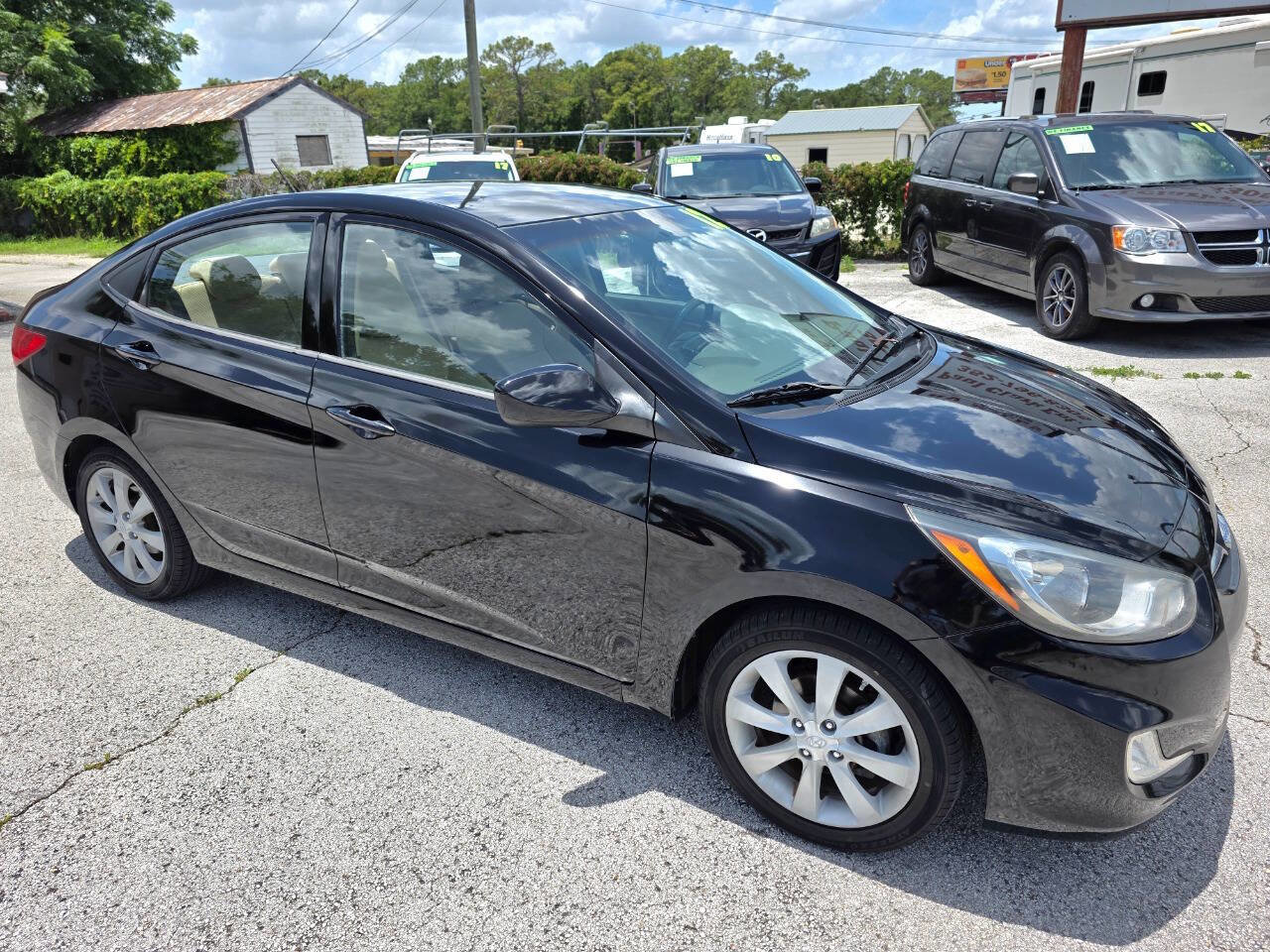 Used 2012 Hyundai Accent GLS w/ Premium Pkg 3 FWD image 5