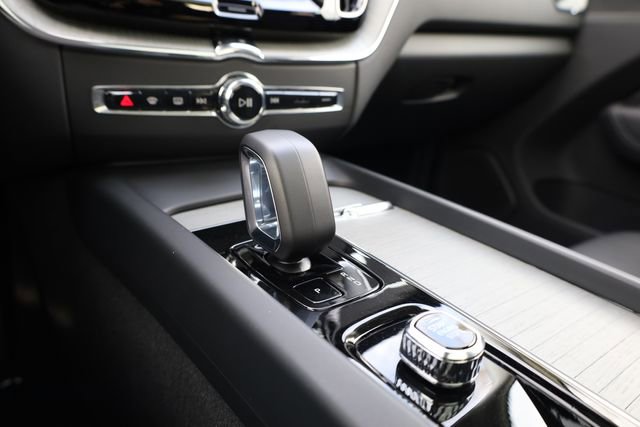 Used 2025 Volvo XC60 B5 Plus image 20