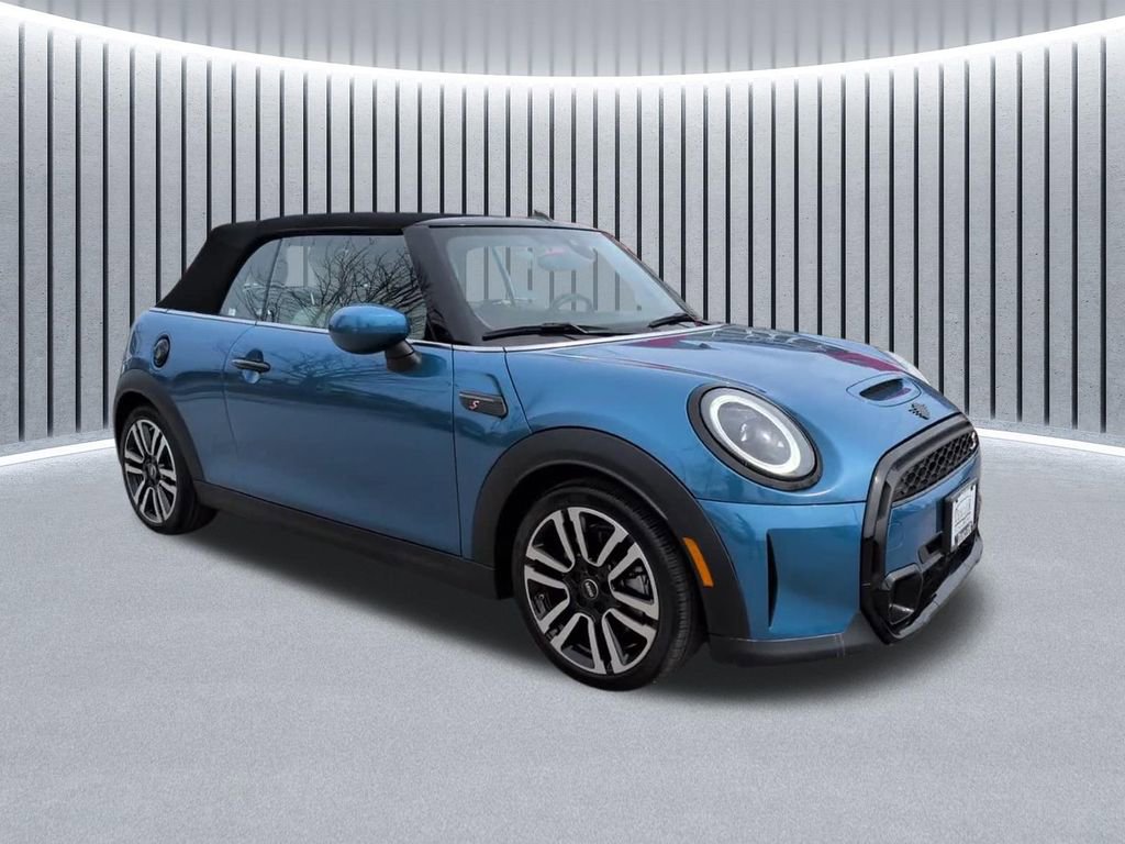 Used 2023 MINI Cooper S w/ Signature Upholstery Package image 2