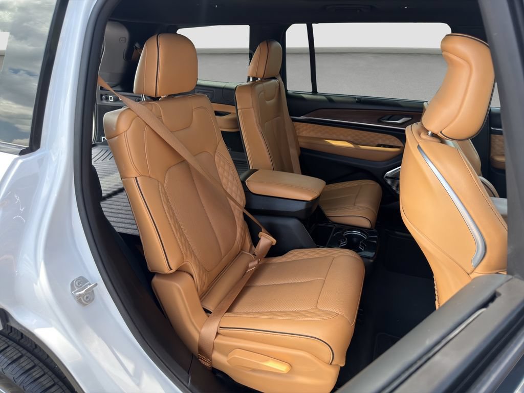Used 2023 Jeep Grand Cherokee L Summit w/ Advanced Protech Group IV AWD/4WD image 19