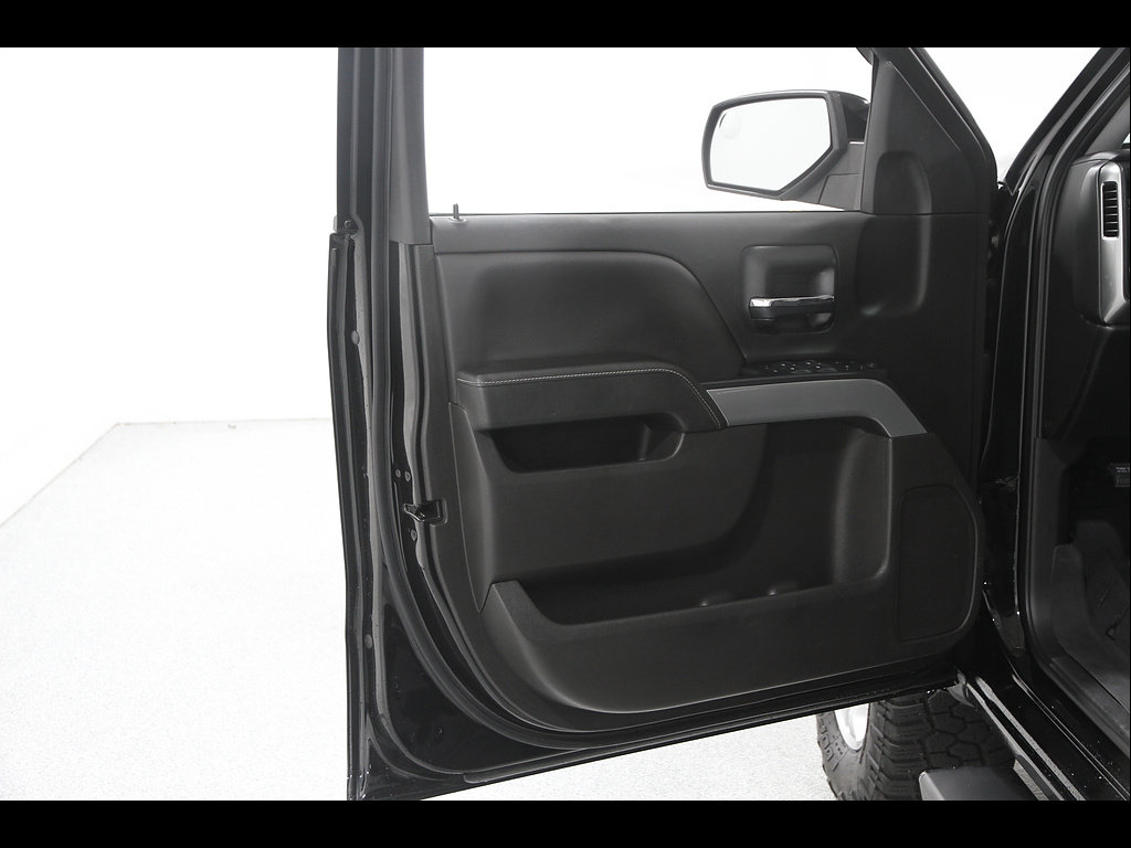 Used 2018 Chevrolet Silverado 1500 LT w/ All Star Edition AWD/4WD image 4