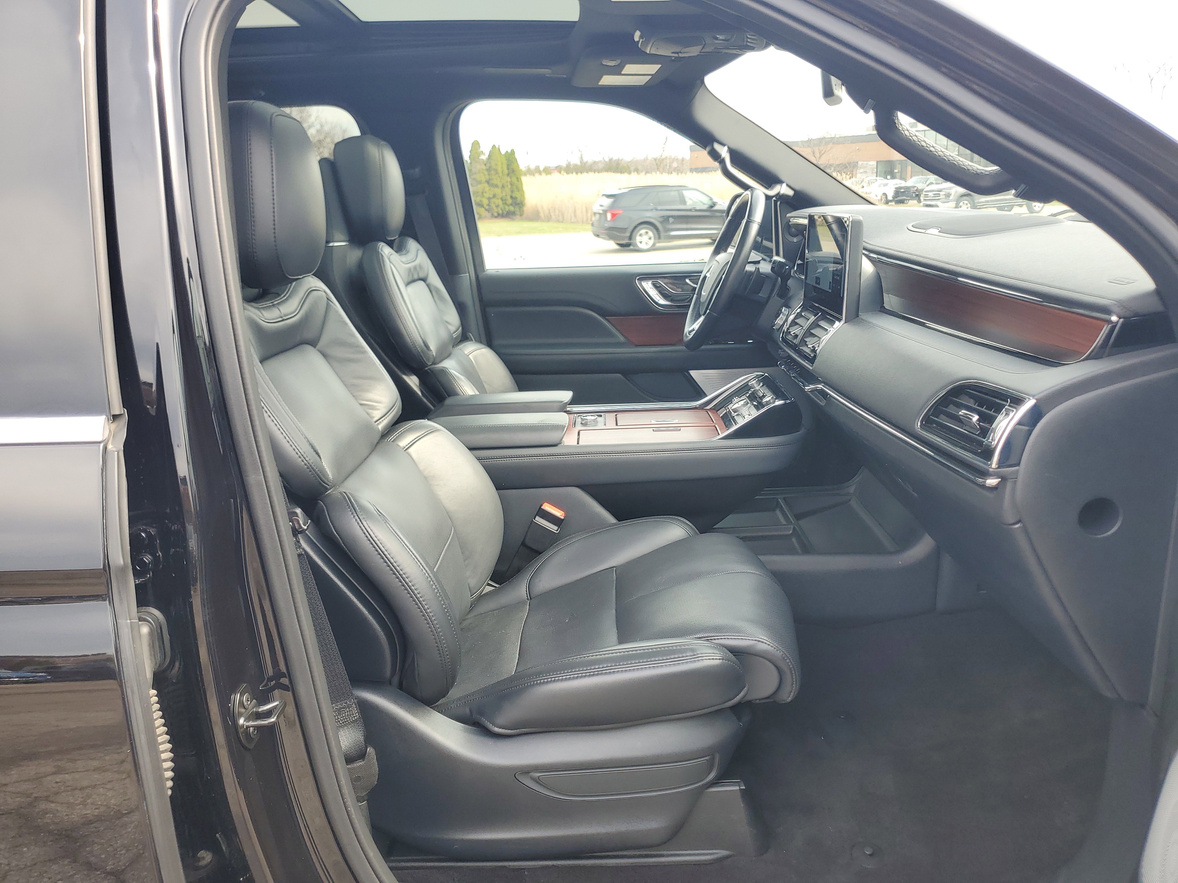 Certified 2022 Lincoln Navigator Reserve AWD/4WD image 9