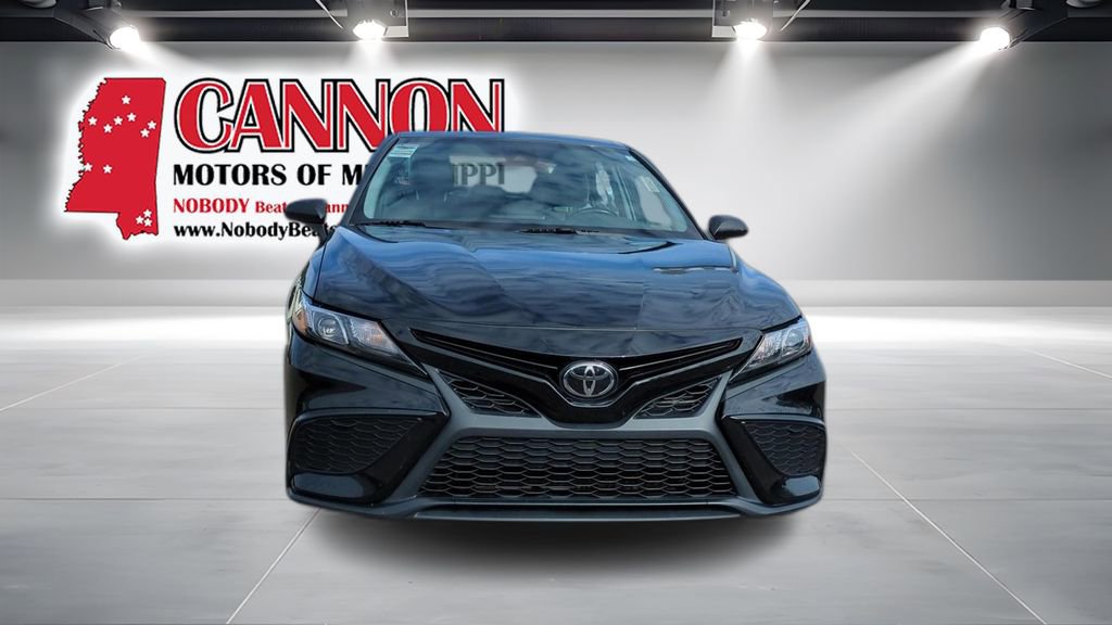 Used 2023 Toyota Camry SE image 2