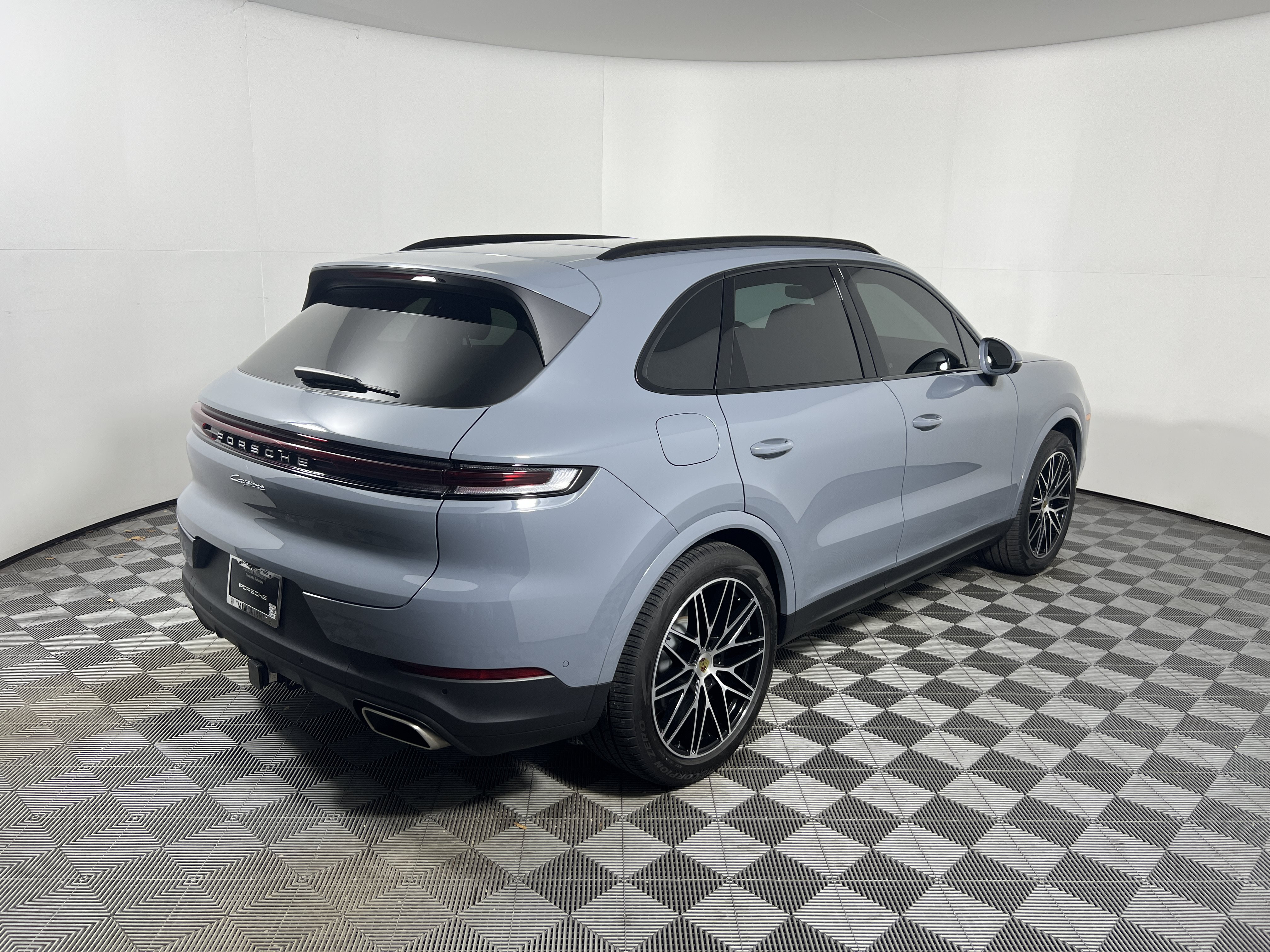 Certified 2024 Porsche Cayenne AWD/4WD image 7