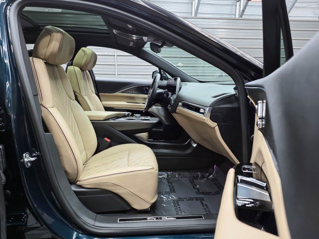 Used 2025 Cadillac Lyriq Luxury w/ Nappa Leather Package AWD/4WD image 15