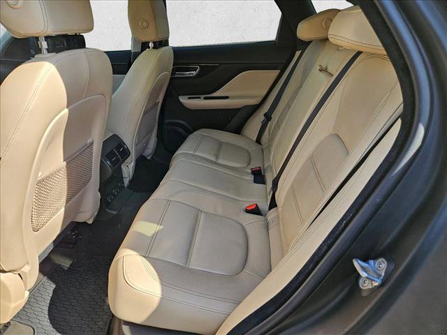 Used 2019 Jaguar F-PACE Prestige image 16