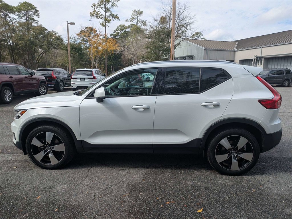 Used 2021 Volvo XC40 T5 Momentum w/ Protection Package Premier image 7