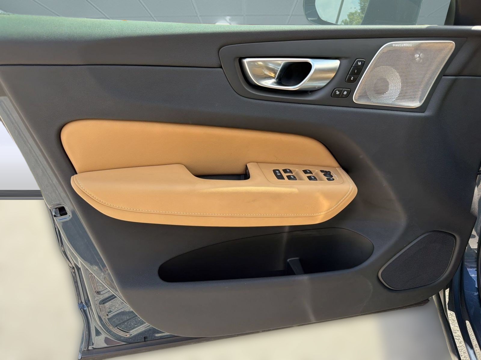 Certified 2024 Volvo XC60 B5 Ultimate w/ Protection Package Premier AWD/4WD image 13