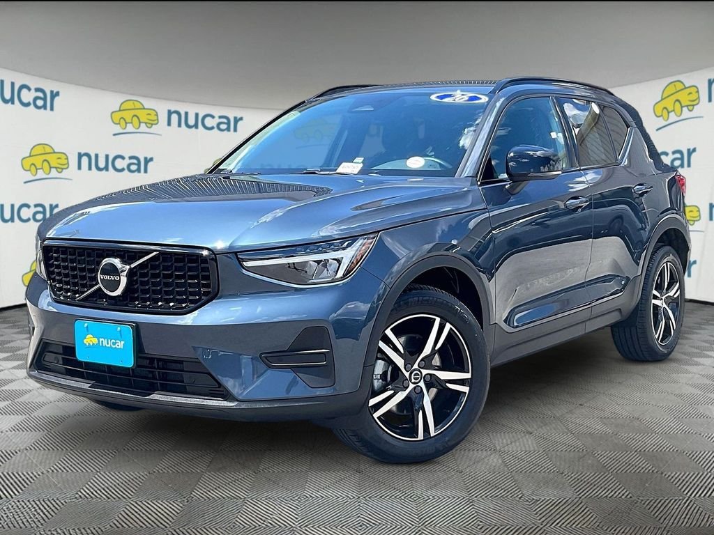 Used 2026 Volvo XC40 B5 Core AWD/4WD image 3