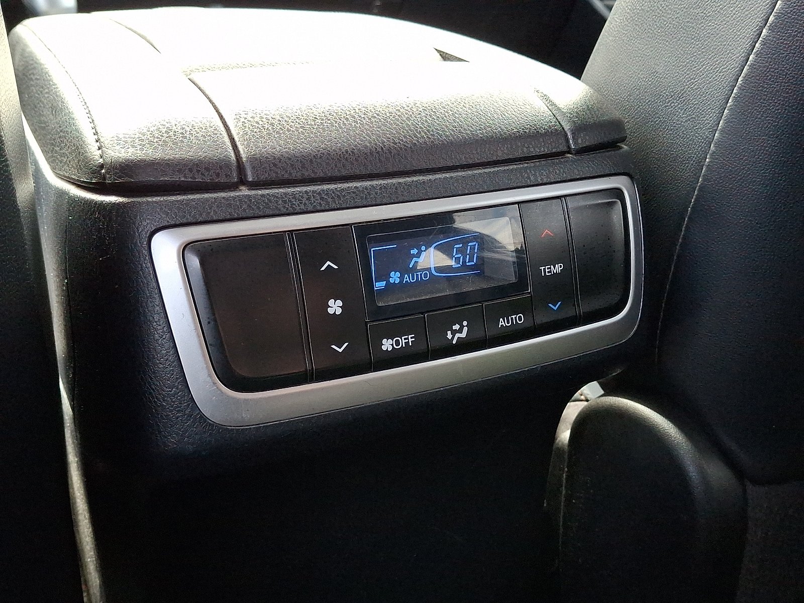 Used 2015 Toyota Highlander XLE AWD/4WD image 13