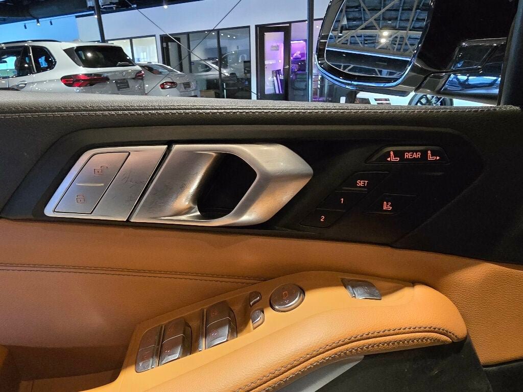 Used 2021 BMW X7 xDrive40i w/ Premium Package AWD/4WD image 16
