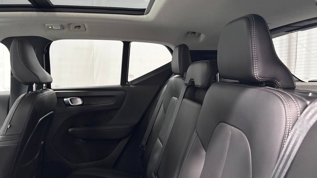 Certified 2026 Volvo XC40 B5 Plus AWD/4WD image 22
