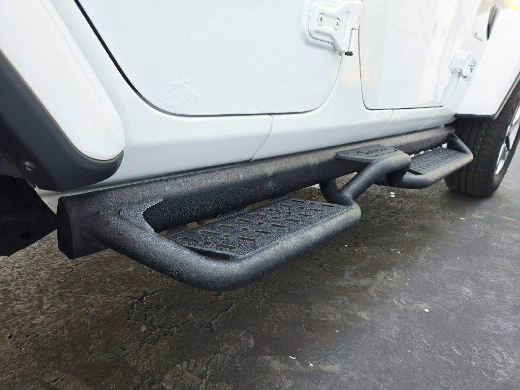 Used 2020 Jeep Wrangler Unlimited Sahara AWD/4WD image 19