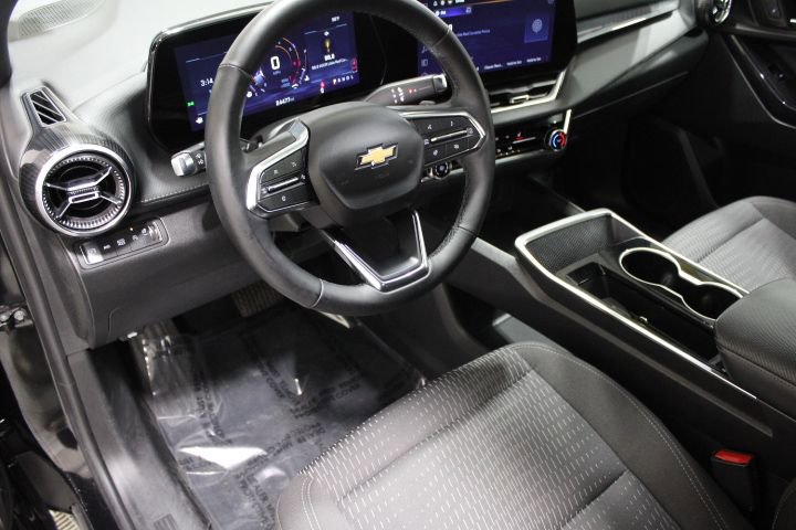 Used 2025 Chevrolet Equinox LT image 42