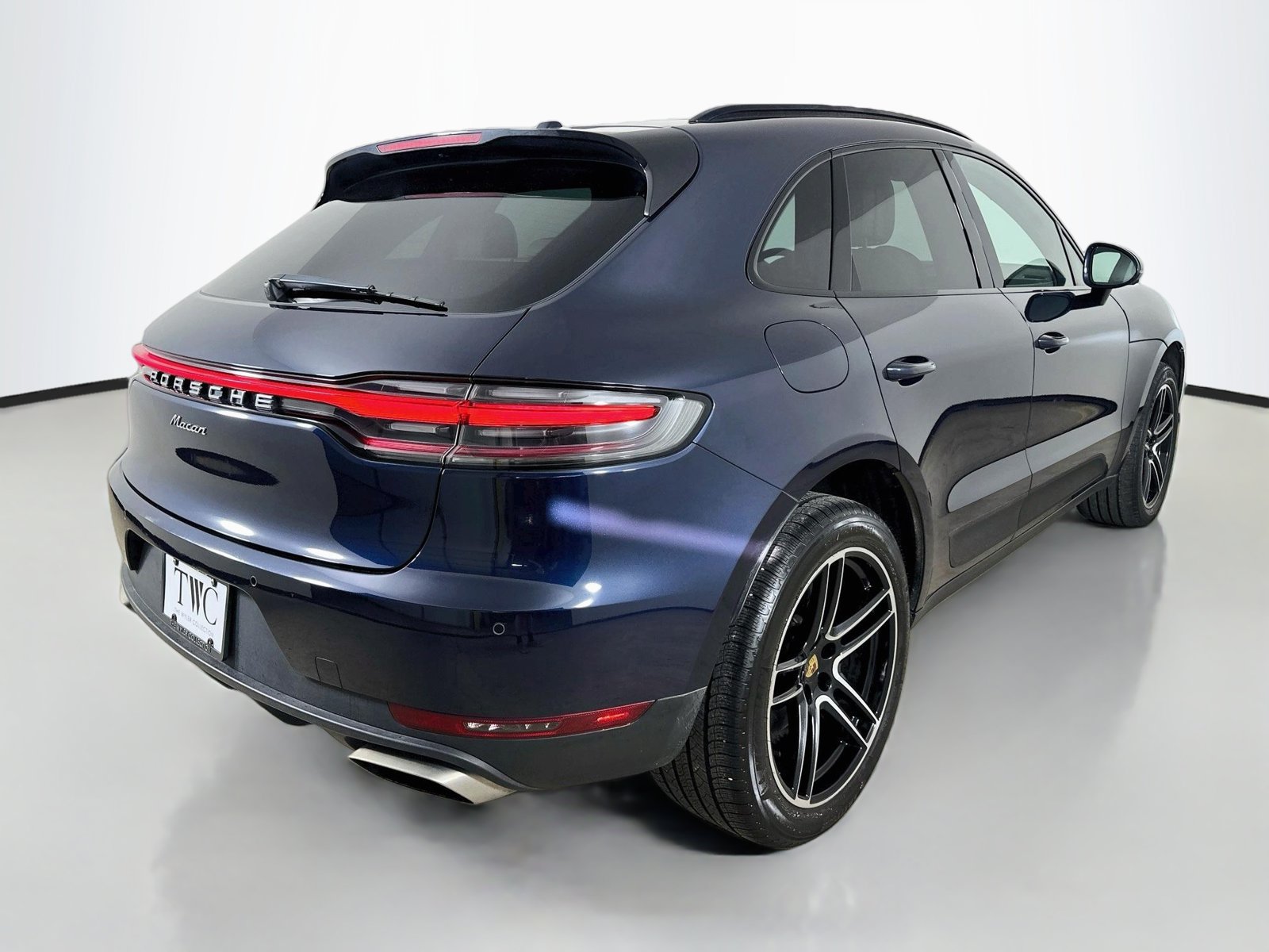 Used 2021 Porsche Macan AWD/4WD image 5