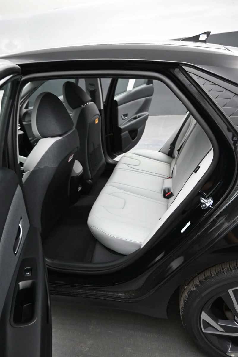 New 2026 Hyundai Elantra Limited FWD image 16