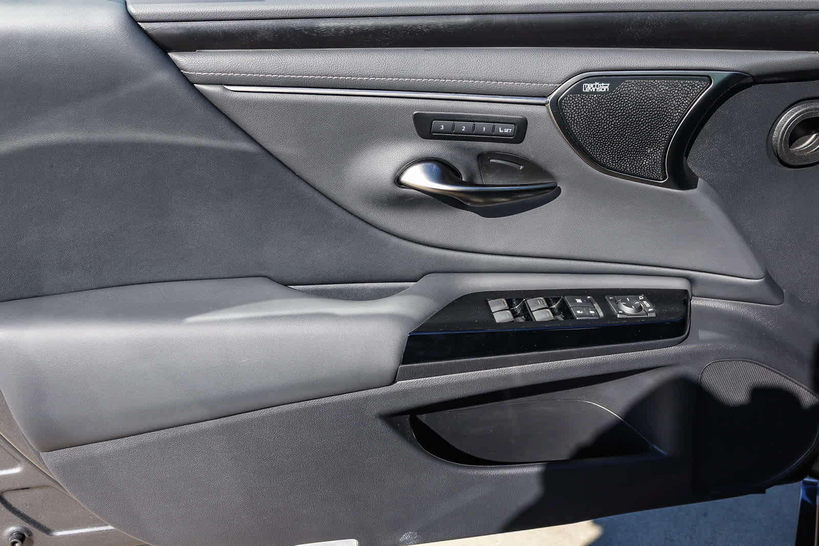 Certified 2025 Lexus ES 300h w/ Accessory Package (Z1) FWD image 24
