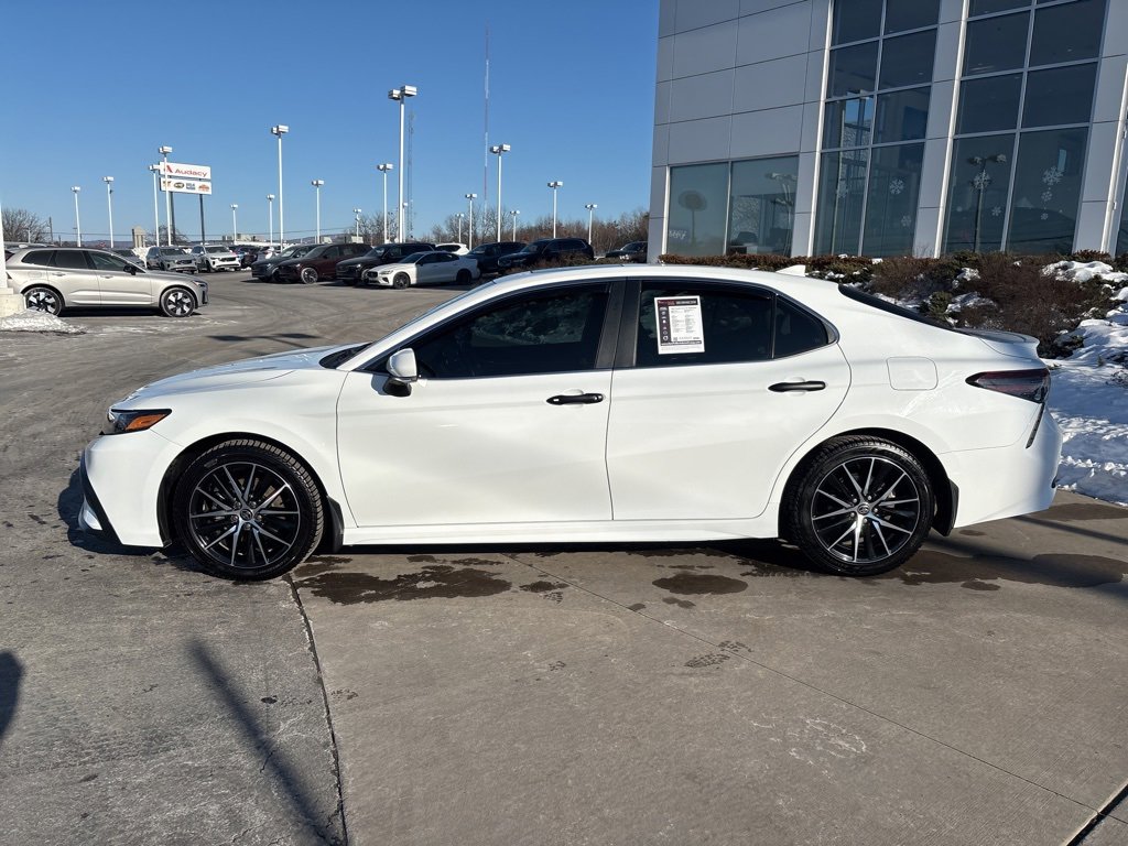 Used 2023 Toyota Camry SE w/ Cold Weather Package image 9