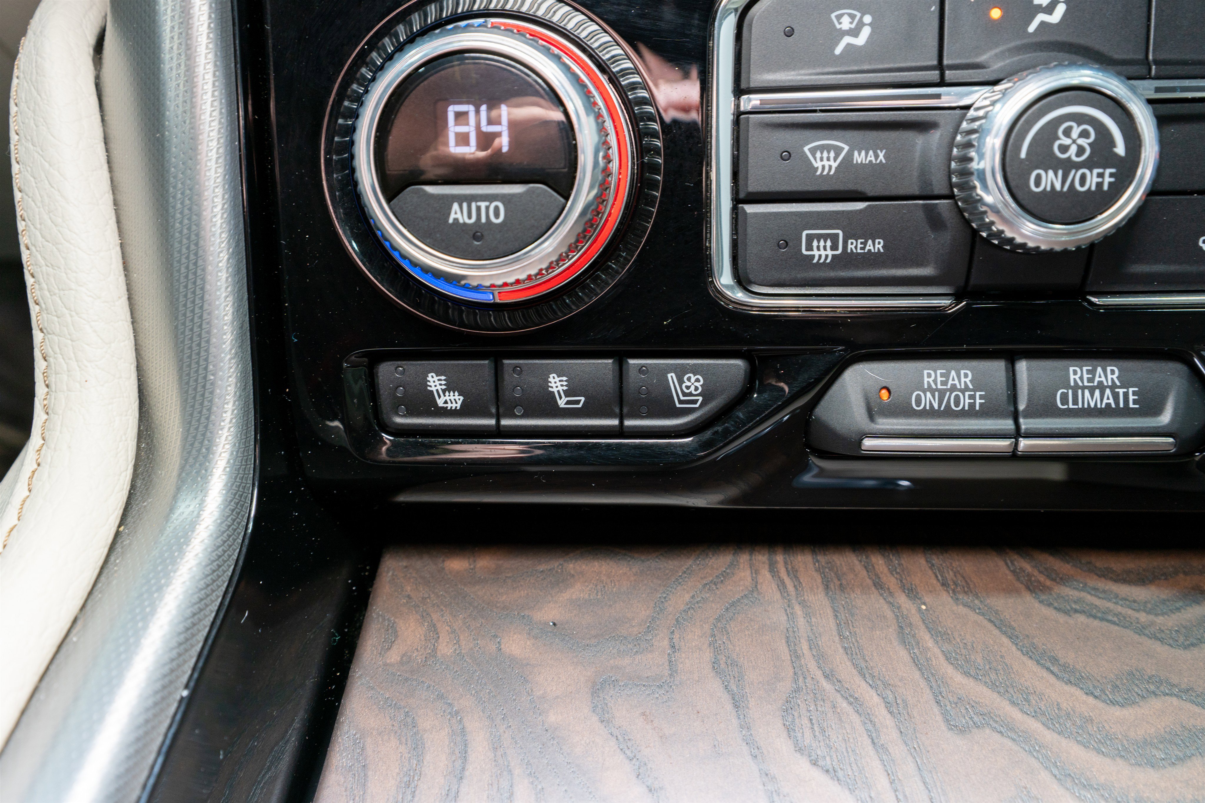 Used 2022 GMC Yukon XL Denali w/ Denali Premium Package image 23