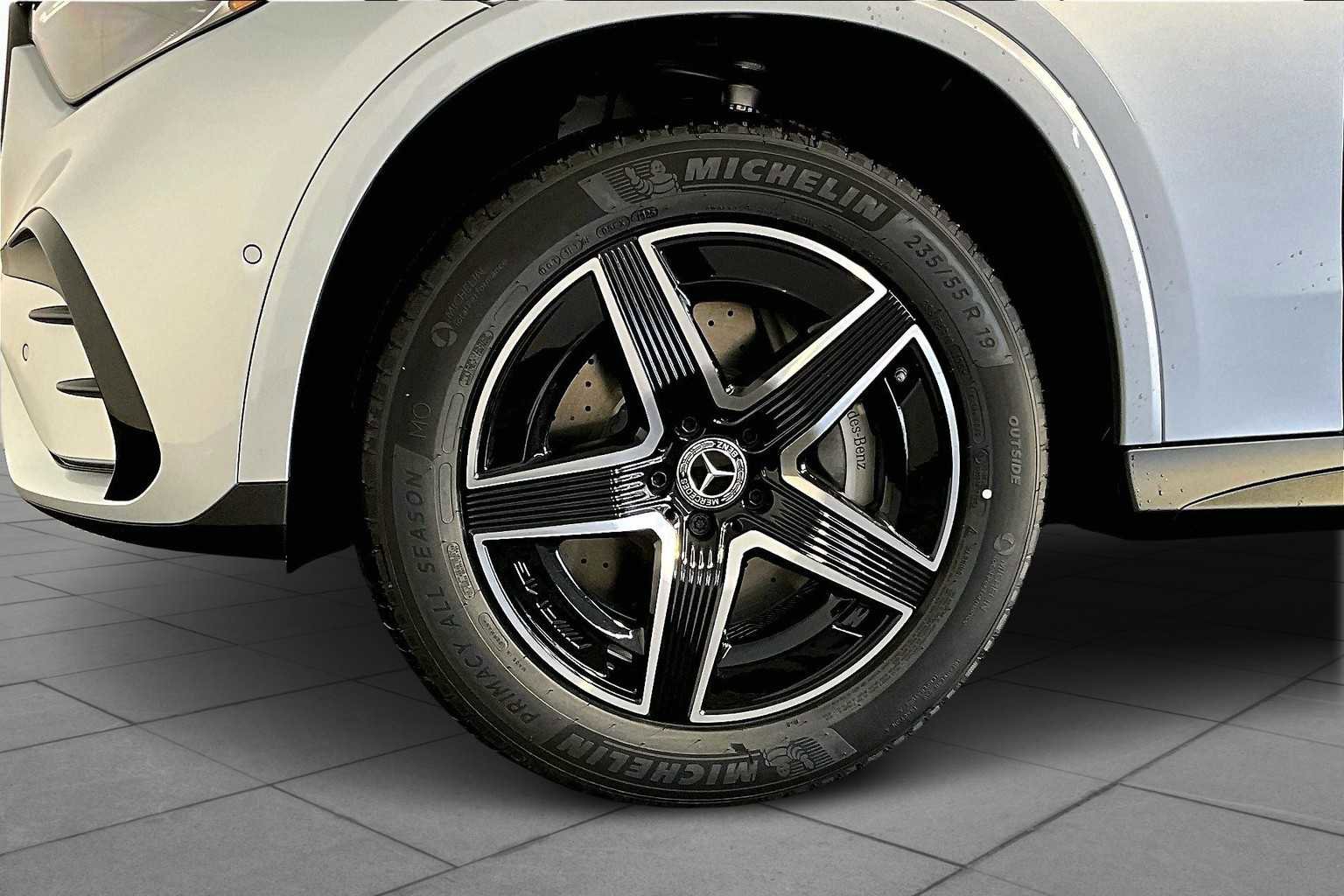 Used 2025 Mercedes-Benz GLC 300 4MATIC image 17