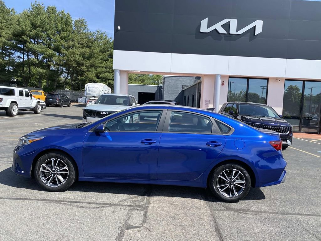 Used 2023 Kia Forte LXS FWD image 2