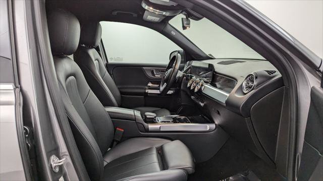 Used 2021 Mercedes-Benz GLB 250 w/ Premium Package image 21