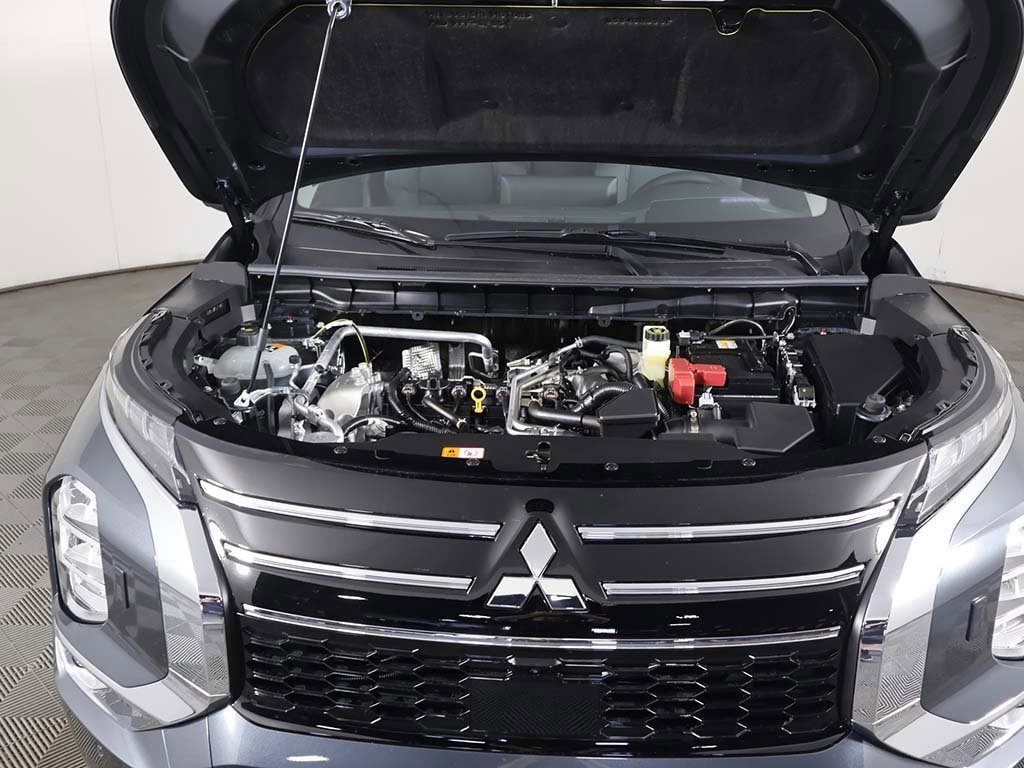 New 2025 Mitsubishi Outlander SE image 24