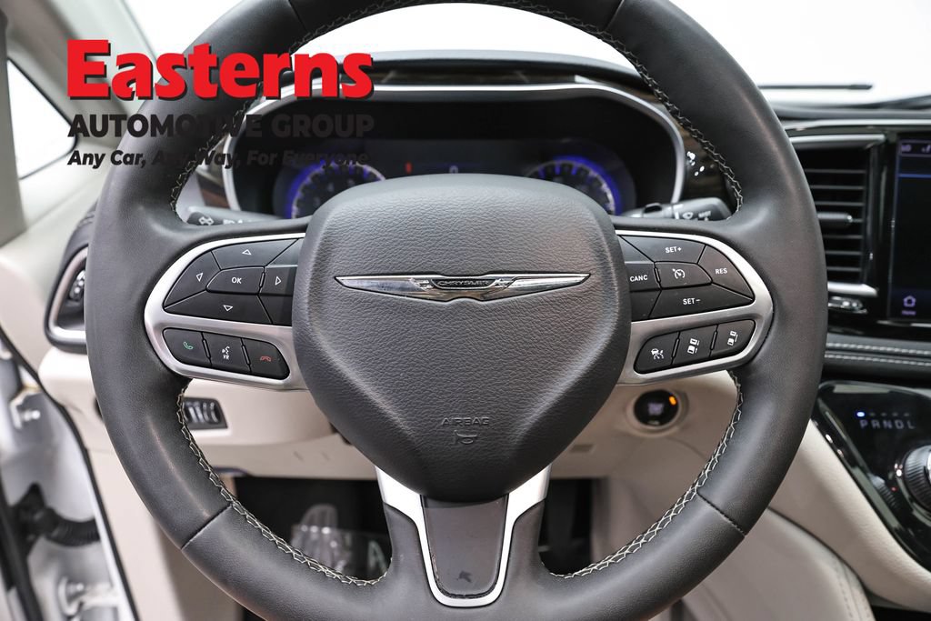 Used 2023 Chrysler Pacifica Limited FWD image 10