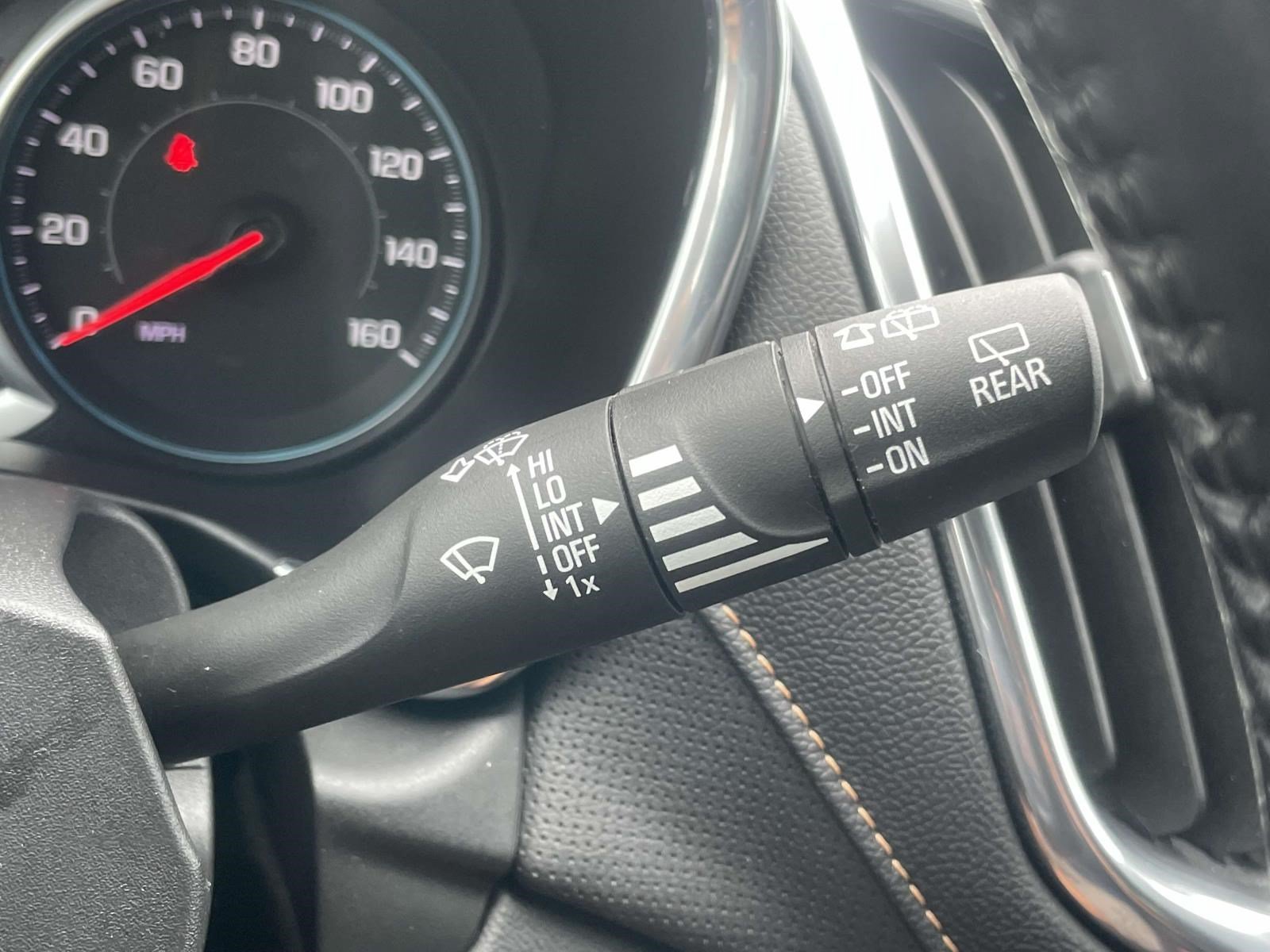 Used 2020 Chevrolet Equinox Premier FWD image 24