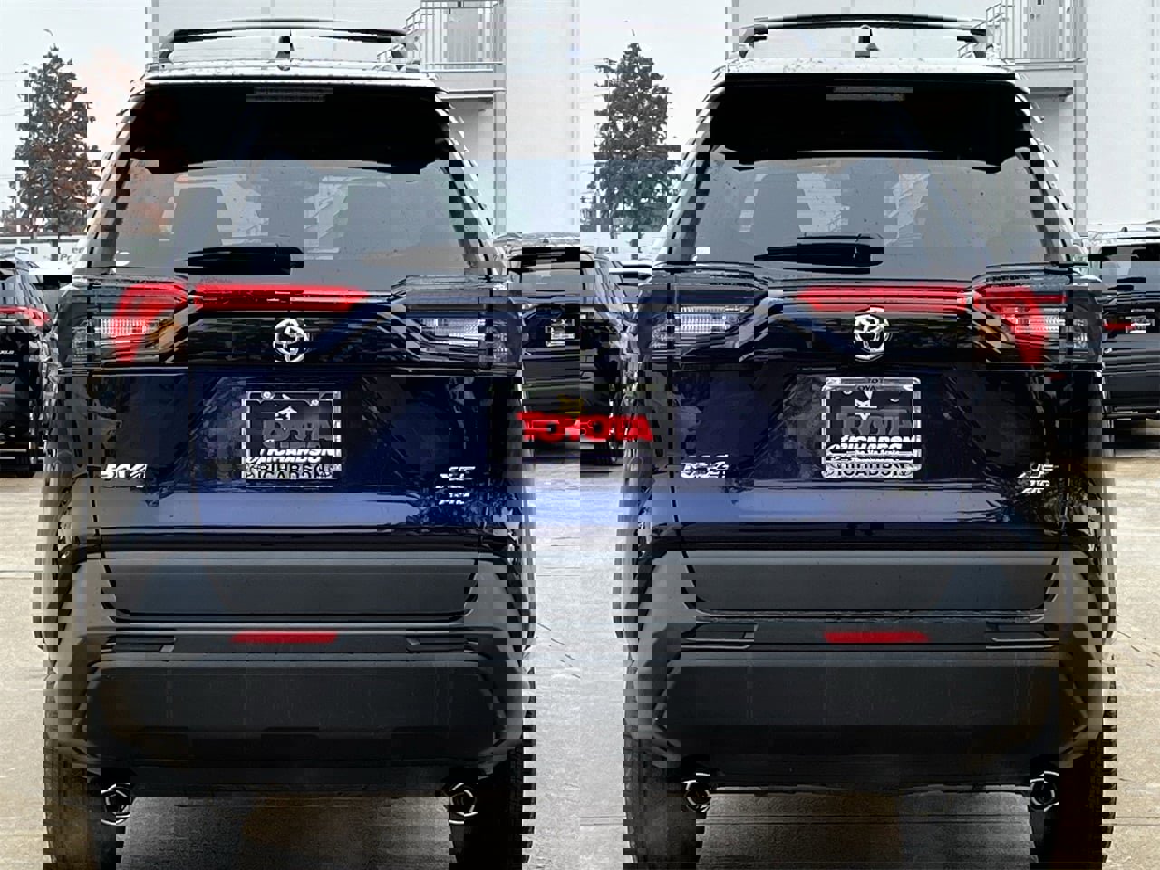 Used 2023 Toyota RAV4 XLE Premium image 5