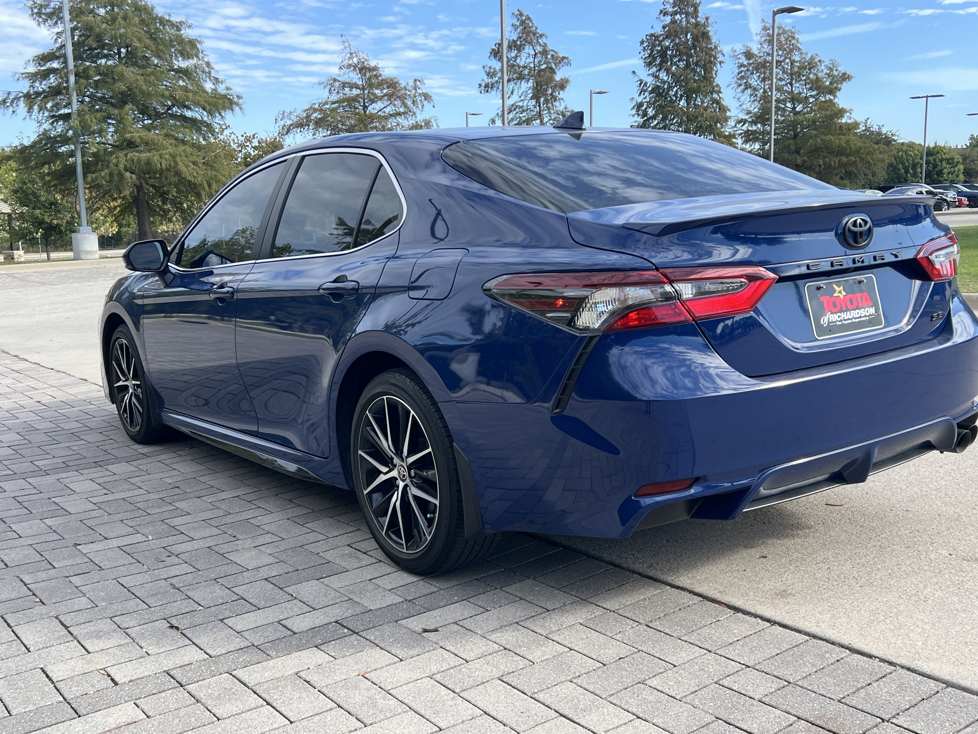 Used 2024 Toyota Camry SE FWD image 7