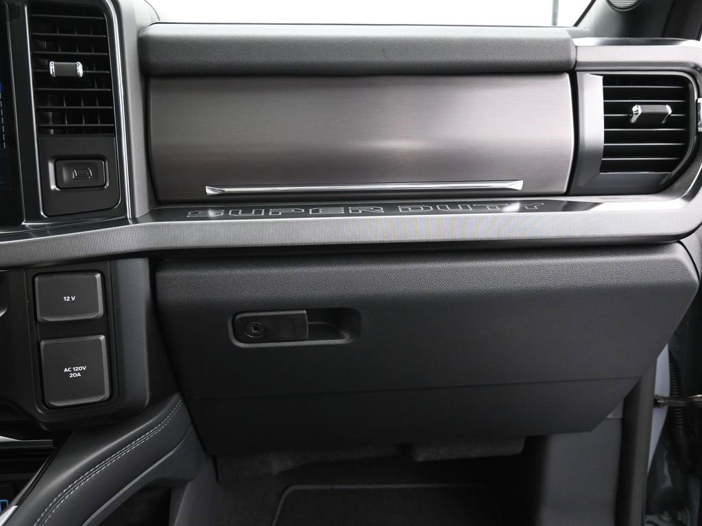 New 2026 Ford F250 Platinum w/ FX4 Off-Road Package image 24